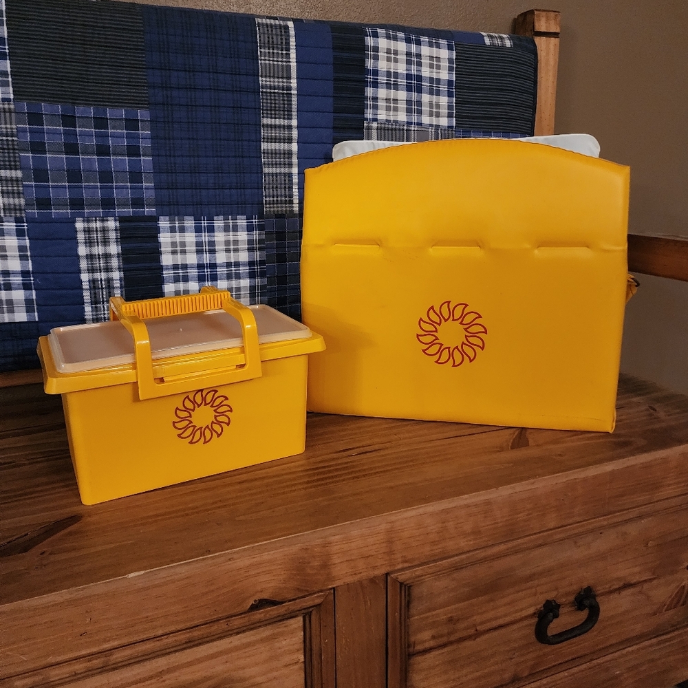 Tupperware Yellow Sunburst Hostess Set